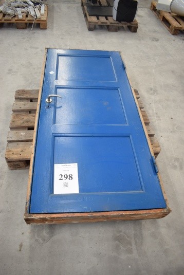 Wooden door. 187x85 cm.