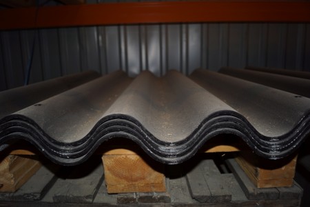 4 pcs roofing sheets.