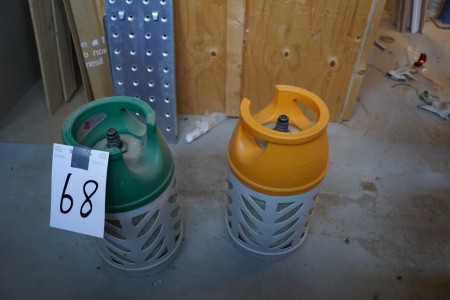 2 gas cylinders + various shut-off cones. With more.