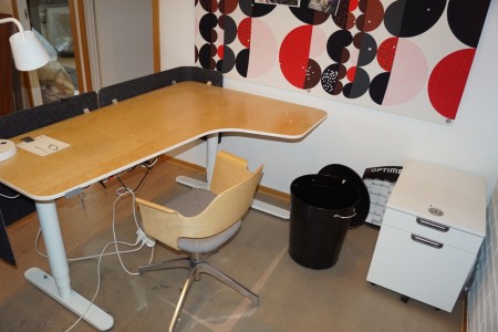 Electric raise / lower table with chair. 160x110 cm + drawer and lamp .