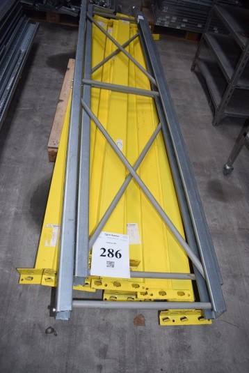 Pallet racking. 2 ladders and 8 ladders. Height: 273.5 cm. Length: 270 cm.