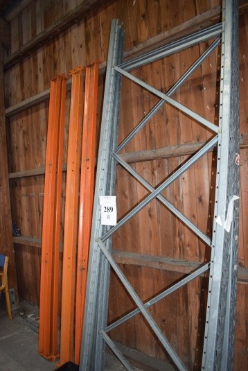 Pallet racking. 2 ladders and 4 ladders. Height: approx. 300 cm. Length: 275 cm.