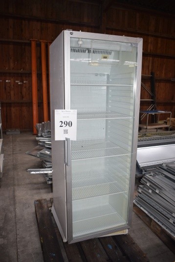 Refrigerator: 59,5x61x168 cm.