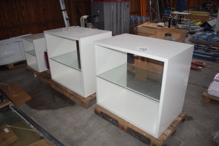3 stk. udstillingsmoduler for butik. 2 stk. á 110x70x102 cm. 1 stk. á 70x70x77 cm.