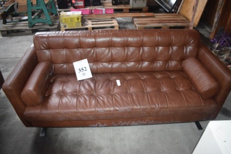 Couch. Brown leather. 190x75x75 cm.