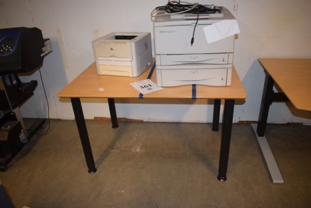 2 pcs. printers. HP Laser Yet 5000 N + HP laser light 1160 with table. 120x80x71 cm.