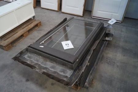 2 Dachfenster mit Rahmen. Fenstermaße: 80x140 cm.