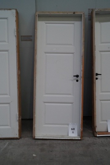 Inside door. White painted. Frame dimensions: 81.5x208 cm.