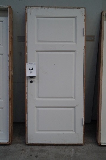 Inside door. White painted. Frame dimensions: 91.5x209 cm.