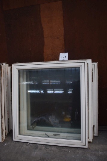 3 stk. vinduer. 140x131 cm.