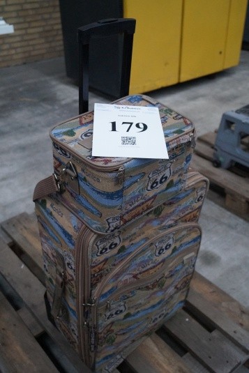 Suitcase. Route 66. Room dimensions: 62x38x23 cm.