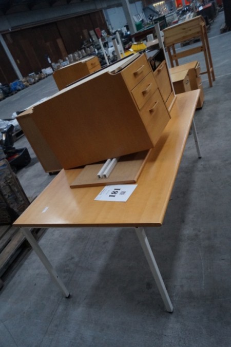 Desk. 180x72 cm.