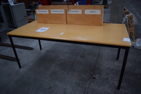 Table. 180x80x72 cm.