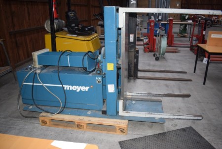 Meyer Stakvender. 380 volt - 16 amperer. Model: A. Max 1000 kg.