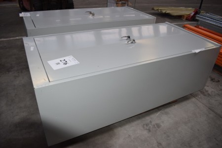Steel cabinet without key. 91.5x198.5x61 cm