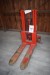 Pallet lifter max. 1000 kg. Model: MM 610. Tested and OK. Without charger. Fork length: 90 cm.