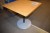  Quadratischer Tisch, ohne Stühle