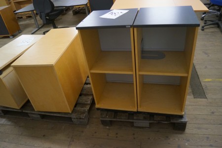 2 Fachböden mit 1 Fachboden 88x40x40 cm + Tisch auf Rollen und Platte 60x50 cm