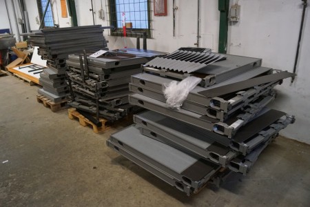 3 pallets with room divider for office, ass. Sizes