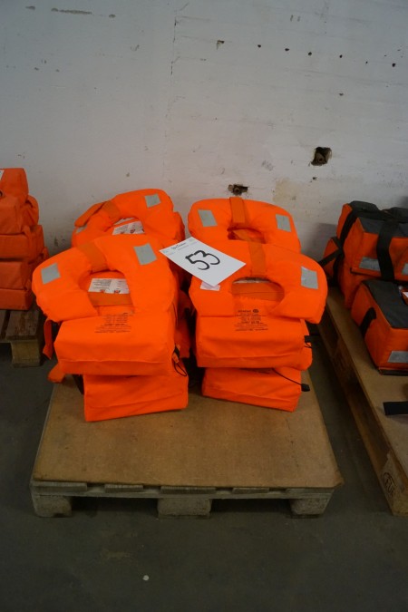 8 pcs life jackets, brand SAEMASTER
