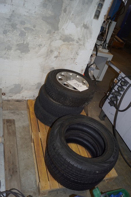 3 wheels with tires 175/65 / R14 + 2 tires 195/65 / R15