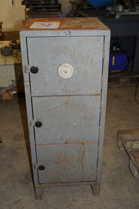 Metallschrank mit 3 Türen 115x45x45 cm.