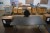 Heben / Senken des Tisches L: 180 B: 100 cm + Schubladenbereich mit Rollen mit 2 Schubladen H: 73 B: 57 D: 42 cm + Bürostuhl