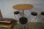 3 runde Couchtische über H: 120 Ø: 80 cm mit 8 Kaffeestühlen, die Tische können in 3 Teile geteilt werden