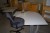 Hæve/sænkebord b:195 cm + stol + lampe