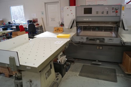 POLAR 115, high-speed cutter with shaking table