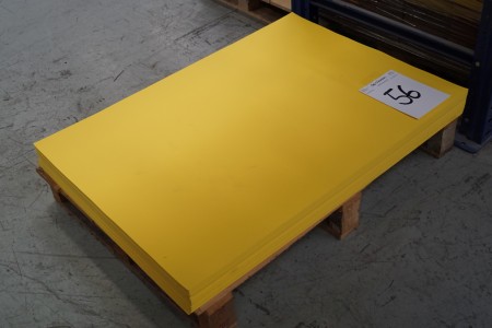 Pallet with yellow paper 70x100 cm