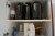Køkkenservice i skabe + køleskab + micro ovn + kaffemaskiner, med mere