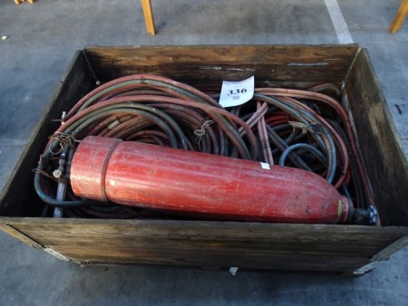 Lot of oxygen and gas hoses + acetylene bottle.