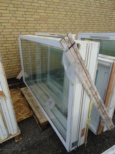 3 pieces. windows. 2 on 212x114 cm. + 1 on 119x119 cm. 