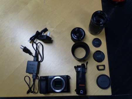 Kameramarke Sony eine 6000 Ltde mit 2 Objektiven, die aus Konkursmasse nicht verwendet wurden
