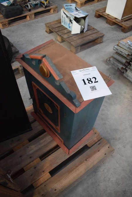 Commoners-Top-Box. 65 x 30 x 52 cm.
