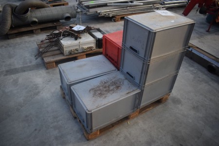 Assortment boxes. 60x40 cm.