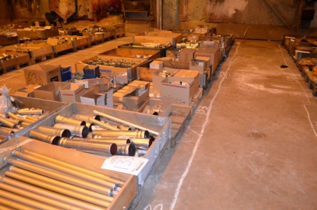 (11) Pallets of mixed stainless steel pipes, bends 90 degrees and 45 degrees