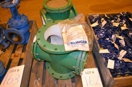 (1) Pallet of two Klinger pipe fittings with sight glass