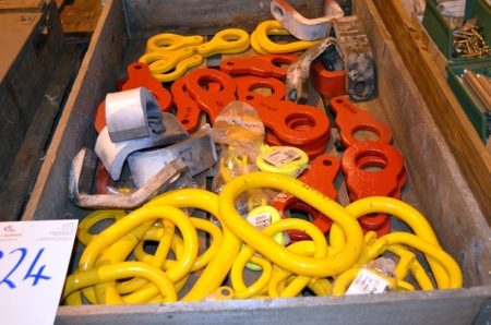 (1) Pallet Containing lifting lugs and chain sling shackles