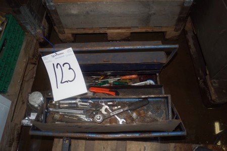 Værktøjskasse med diverse værktøj