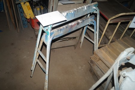 2 pcs of laying stands