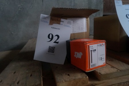 Box mit Spießbetonschrauben. 7,5x92. 8 Stück auf 100 Schrauben