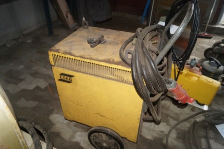 ESAB THF 400 welder. With cables
