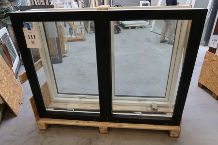 Holz- / Aluminiumfenster, schwarz / weiß, H130xB177 cm, Rahmenbreite 12,5 cm.