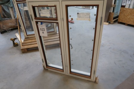 Holzfenster mit Mahagoni-Profilen, weiß / weiß, H138xB108 cm, Rahmenbreite 11,5 cm. Mit Rand zum Löschen