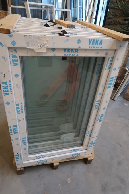 Plastic window left in, turn / tilt, white / white, H79xB118.5 cm, frame width 7 cm. Handles are missing