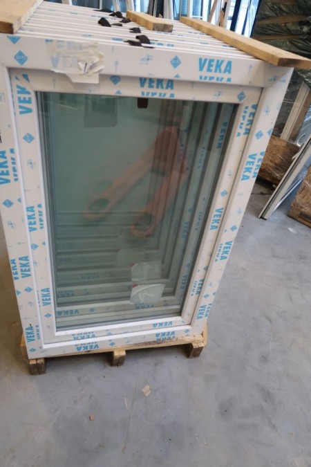 Plastic window left in, turn / tilt, white / white, H79xB118.5 cm, frame width 7 cm. Handles are missing