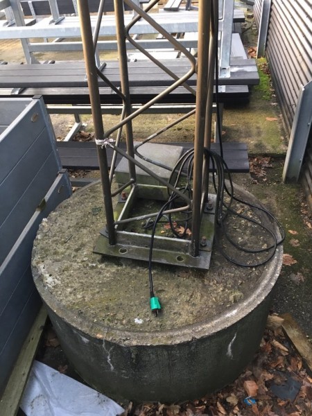 Building plate lamp on lattice mast and concrete foot