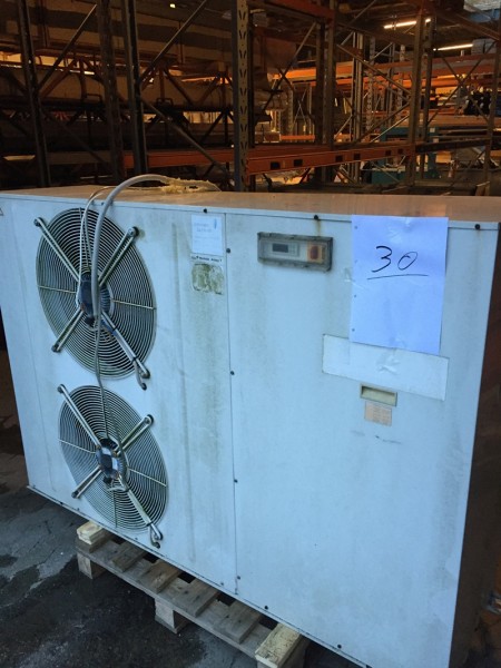 Cooling water cooler for foundry machine